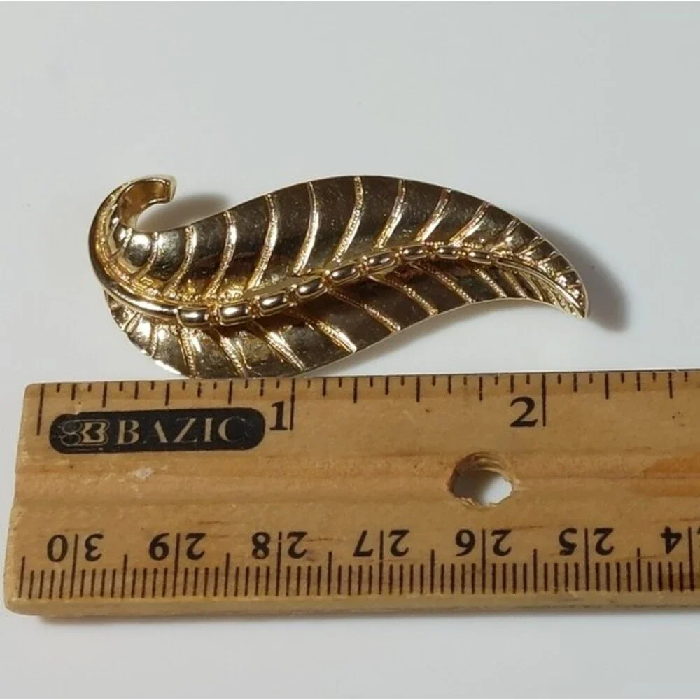 Vintage Sarah Coventry Art Nouveau Intricate Gold Tone Leaf Brooch Pin - Picture 5 of 5